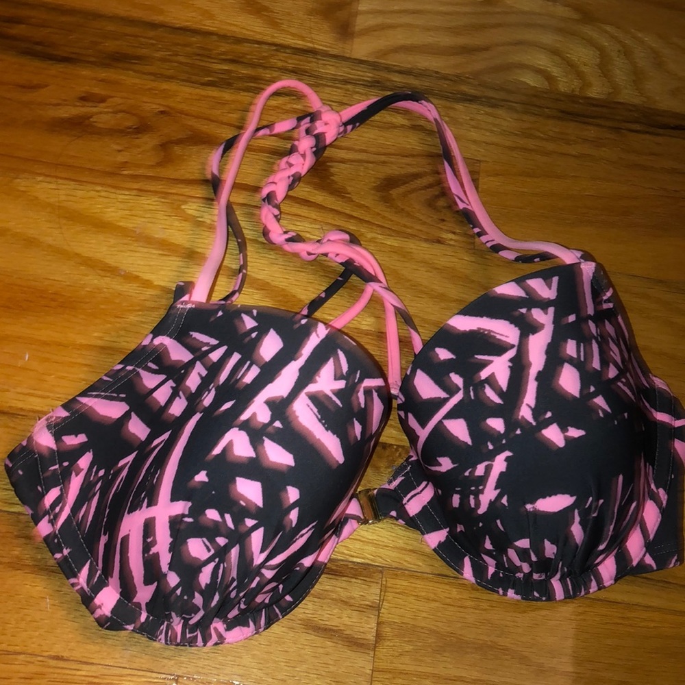 Front clasp bikini top